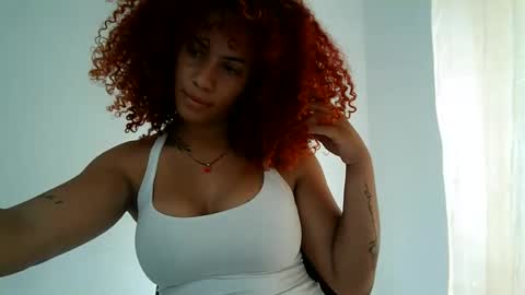 Snapshot of isa_bellaxx23 chatting on 09/12/25, 08:20 isa_bellaxx23 online show from 09/12/25, 08:20