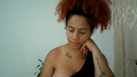 Snapshot of isa_bellaxx23 chatting on 12/21/25, 08:32 isa_bellaxx23 online show from 12/21/25, 08:32