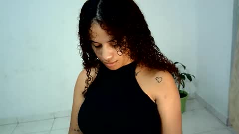 Snapshot of isa_bellaxx23 chatting on 06/09/26, 11:27 isa_bellaxx23 online show from 06/09/26, 11:27