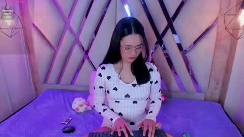 Isa online show from 04/23/26, 03:41