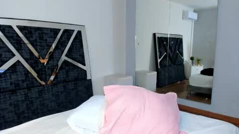 Snapshot of isa_jonness_ chatting on 10/01/25, 12:11 oIssaJonneso online show from 10/01/25, 12:11