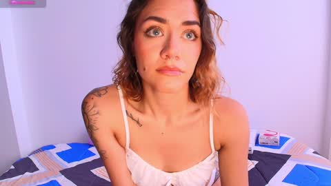 Snapshot of isa_laurentt chatting on 01/22/25, 02:24 Isabella Laurentt  online show from 01/22/25, 02:24