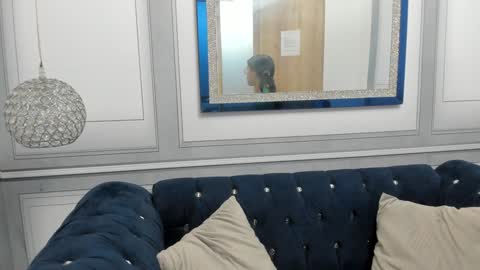 Snapshot of isa_little4u chatting on 12/20/24, 11:10 online show from 12/20/24, 11:10