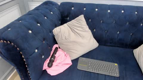 Snapshot of isa_little4u chatting on 12/20/24, 02:16 online show from 12/20/24, 02:16