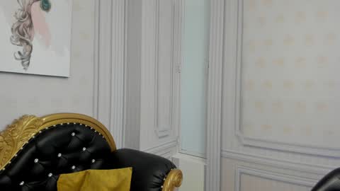 Snapshot of isa_little4u chatting on 12/24/24, 11:17 online show from 12/24/24, 11:17
