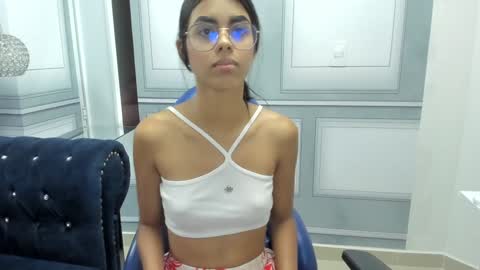 Snapshot of isa_little4u chatting on 12/29/24, 12:30 online show from 12/29/24, 12:30
