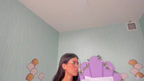 Snapshot of isa_little4u chatting on 01/02/25, 06:12 online show from 01/02/25, 06:12