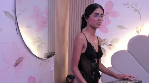 Snapshot of isa_little4u chatting on 01/07/25, 12:24 online show from 01/07/25, 12:24