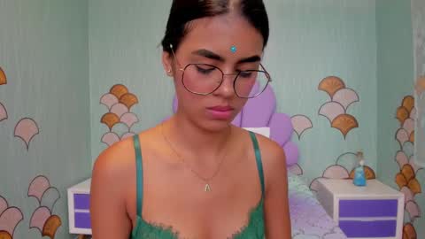 Snapshot of isa_little4u chatting on 01/07/25, 05:20 online show from 01/07/25, 05:20