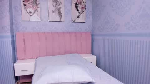 Snapshot of isa_little4u chatting on 01/08/25, 09:34 online show from 01/08/25, 09:34