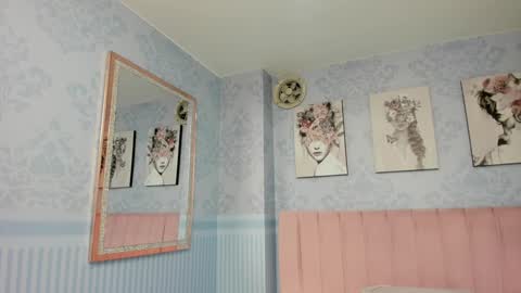 Snapshot of isa_little4u chatting on 01/09/25, 07:18 online show from 01/09/25, 07:18