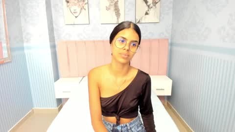Snapshot of isa_little4u chatting on 01/14/25, 06:28 online show from 01/14/25, 06:28