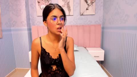 Snapshot of isa_little4u chatting on 01/15/25, 12:51 online show from 01/15/25, 12:51