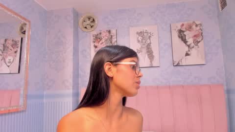 Snapshot of isa_little4u chatting on 01/19/25, 01:00 online show from 01/19/25, 01:00