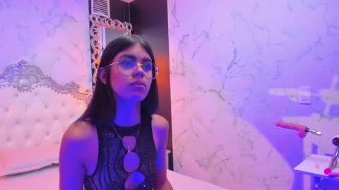 Snapshot of isa_little4u chatting on 01/25/25, 10:28 online show from 01/25/25, 10:28