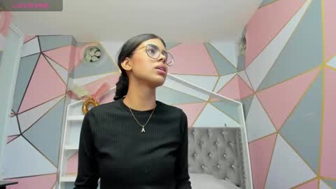 Snapshot of isa_little4u chatting on 02/05/25, 06:26 online show from 02/05/25, 06:26