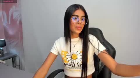 Snapshot of isa_little4u chatting on 02/09/25, 05:19 online show from 02/09/25, 05:19