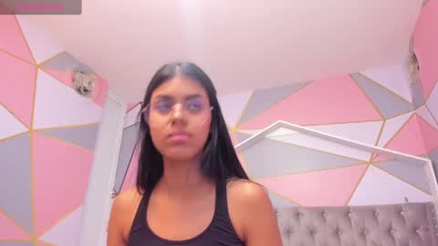 Snapshot of isa_little4u chatting on 02/20/25, 10:26 online show from 02/20/25, 10:26