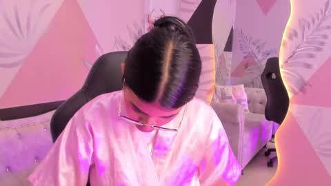 Snapshot of isa_little4u chatting on 03/06/25, 01:35 online show from 03/06/25, 01:35