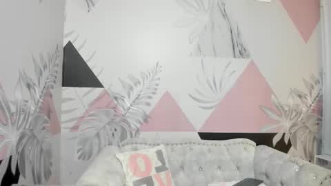 Snapshot of isa_little4u chatting on 03/11/25, 10:18 online show from 03/11/25, 10:18