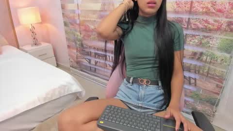 Snapshot of isa_little4u chatting on 09/14/25, 11:09 online show from 09/14/25, 11:09
