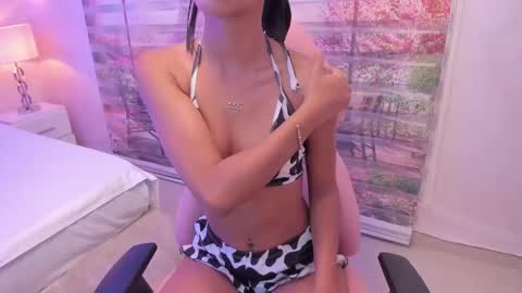 Snapshot of isa_little4u chatting on 09/16/25, 10:38 online show from 09/16/25, 10:38