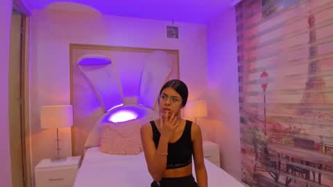 Snapshot of isa_little4u chatting on 09/24/25, 10:51 online show from 09/24/25, 10:51