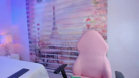 Snapshot of isa_little4u chatting on 10/04/25, 11:30 online show from 10/04/25, 11:30