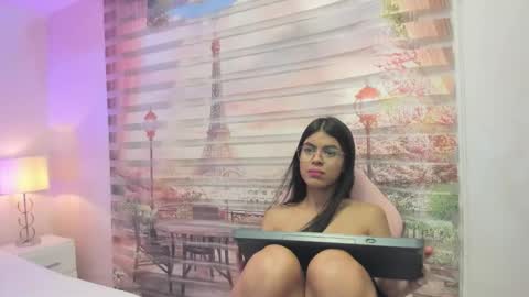 Snapshot of isa_little4u chatting on 10/08/25, 10:13 online show from 10/08/25, 10:13