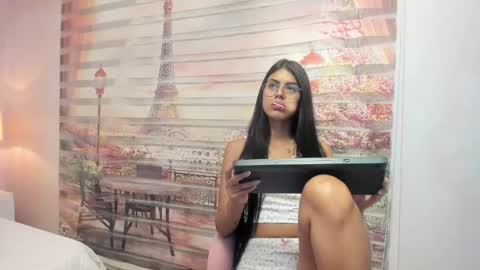 Snapshot of isa_little4u chatting on 10/17/25, 03:20 online show from 10/17/25, 03:20