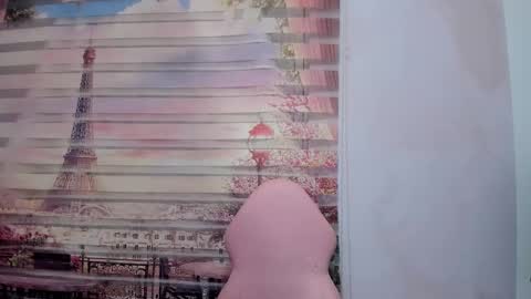 Snapshot of isa_little4u chatting on 10/18/25, 03:31 online show from 10/18/25, 03:31
