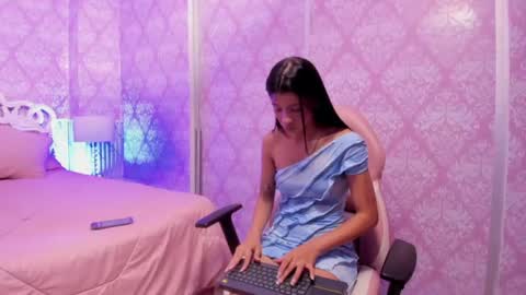 Snapshot of isa_little4u chatting on 06/25/26, 10:31 online show from 06/25/26, 10:31