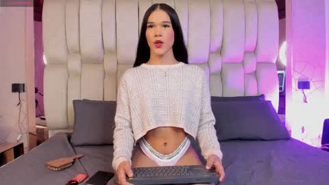 Isa  online show from 04/22/26, 03:42