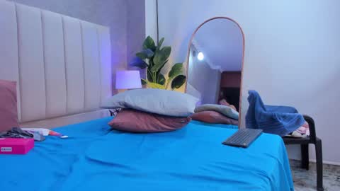 Isa and Martin  online show from 03/09/25, 01:56