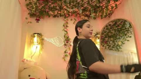 Isabella        online show from 04/14/26, 04:35