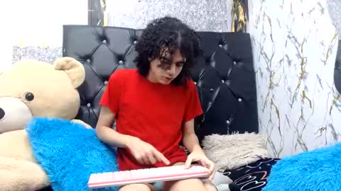 Snapshot of isa_x18 chatting on 06/29/26, 11:21 isa_x18 online show from 06/29/26, 11:21
