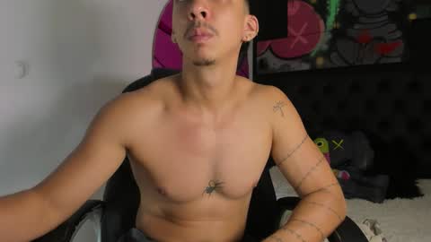 isaac_cryston online show from 11/11/25, 09:48