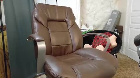 isaac online show from 10/20/25, 02:12