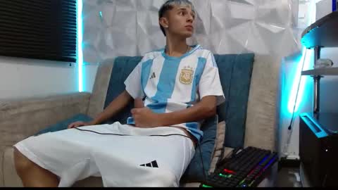 Isaac tan online show from 09/08/25, 11:15