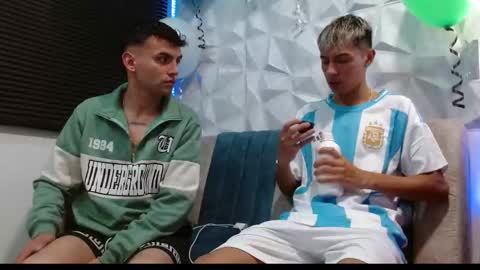 Isaac tan online show from 09/12/25, 08:03