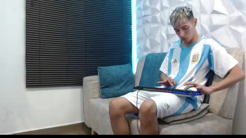 Isaac tan online show from 09/20/25, 04:13