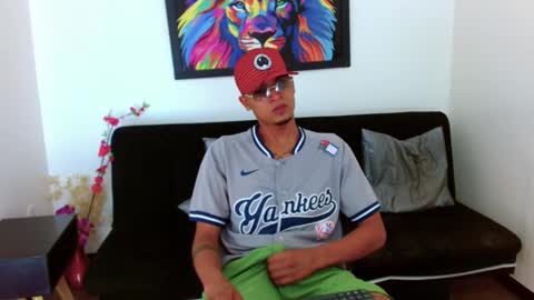 Snapshot of isaacas chatting on 11/15/25, 11:29 Isaacas online show from 11/15/25, 11:29