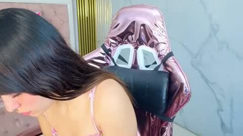 Snapshot of isabeau_s chatting on 06/25/26, 01:37 isabeau_s online show from 06/25/26, 01:37