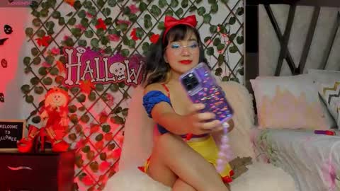 Snapshot of isabel_jamess chatting on 10/30/25, 08:53 Isa online show from 10/30/25, 08:53