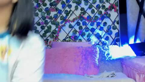 Snapshot of isabel_jamess chatting on 04/14/26, 11:22 Isa online show from 04/14/26, 11:22