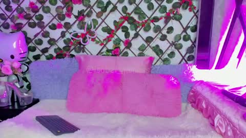 Snapshot of isabel_jamess chatting on 05/13/26, 09:44 Isa online show from 05/13/26, 09:44