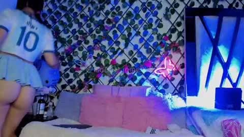 Snapshot of isabel_jamess chatting on 06/12/26, 11:25 Isa online show from 06/12/26, 11:25