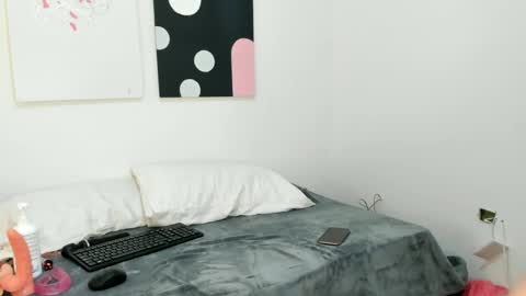 Snapshot of isabel_lamir chatting on 01/15/25, 03:33 isabella online show from 01/15/25, 03:33