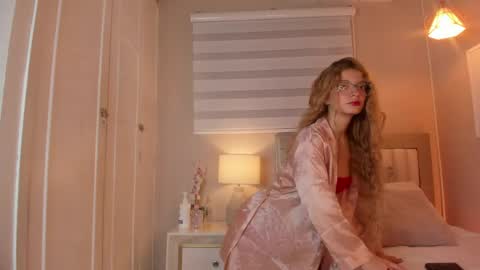 isabela__x online show from 05/05/26, 11:40