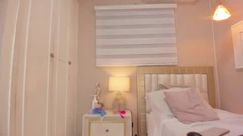 isabela__x online show from 05/14/26, 11:39